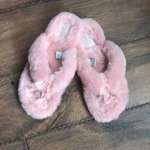 👛UGG Brand Pink Furry Flip Flop Slippers
